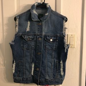 🆕 NWOT Distressed Jean Vest